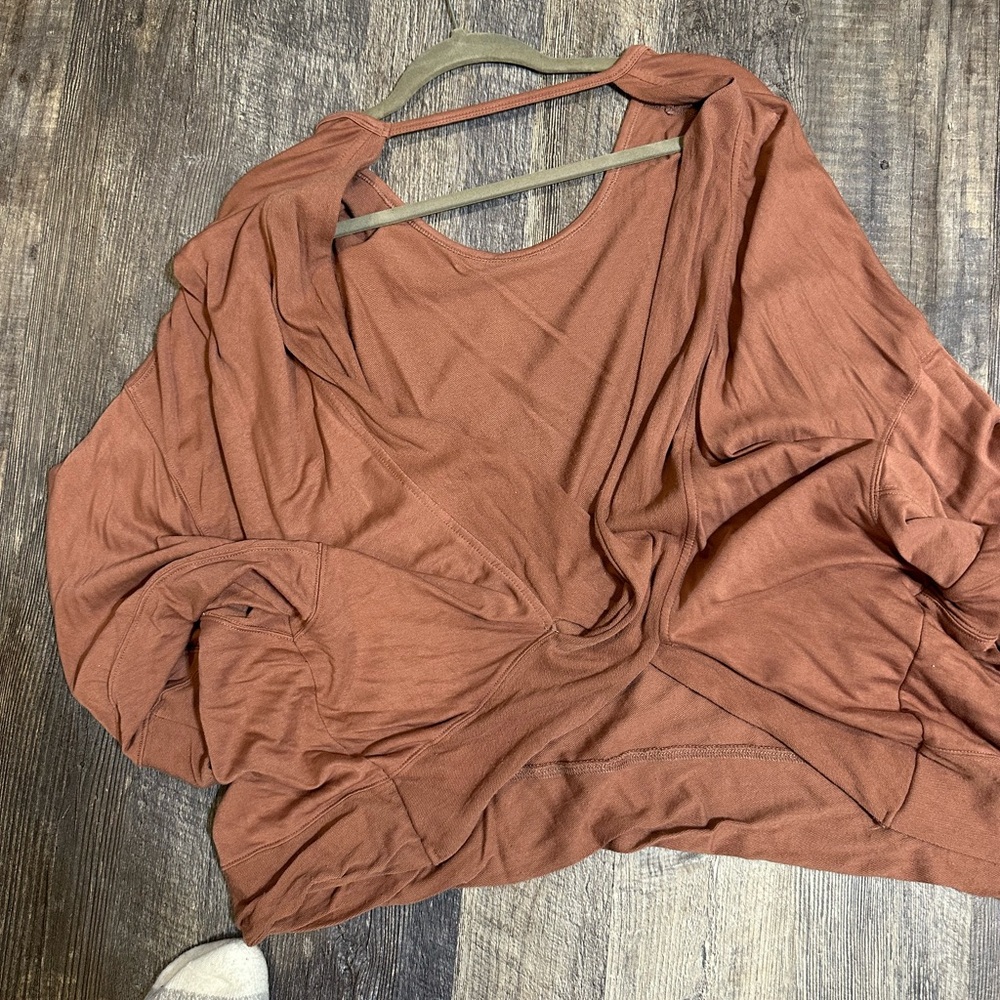 Batwing Open-back Top - Picture 2 of 3